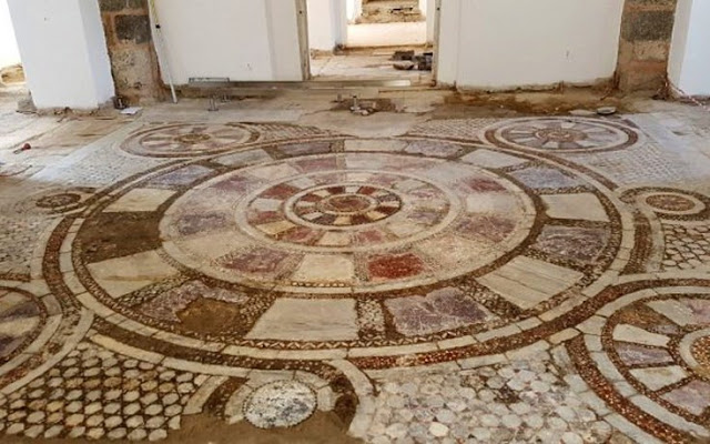 1.32. Μωσαϊκό στον ναό της Παναγίας Χρυσοκεφάλου Τραπεζούντας